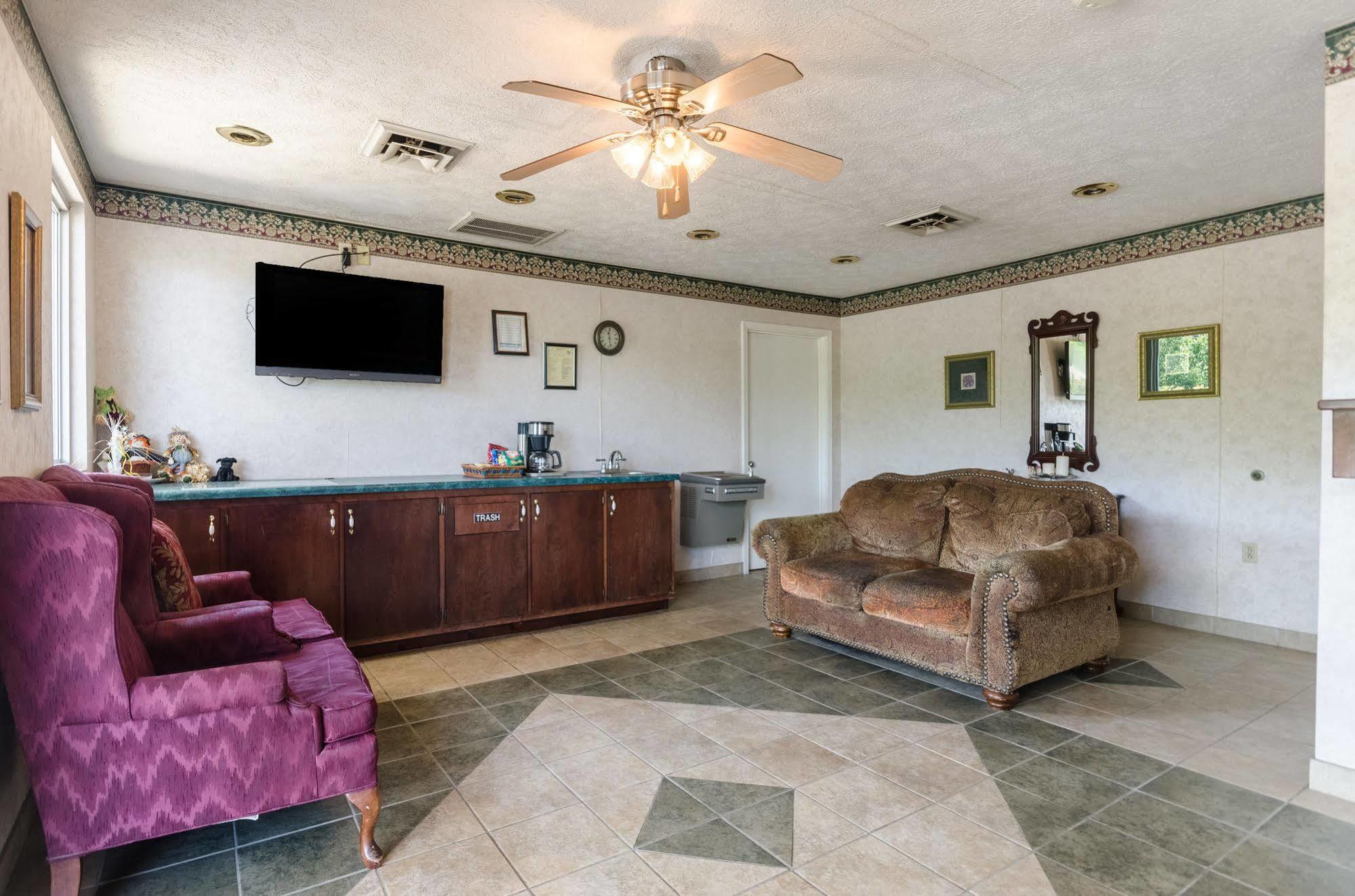 Deerfield Inn Parsons Экстерьер фото