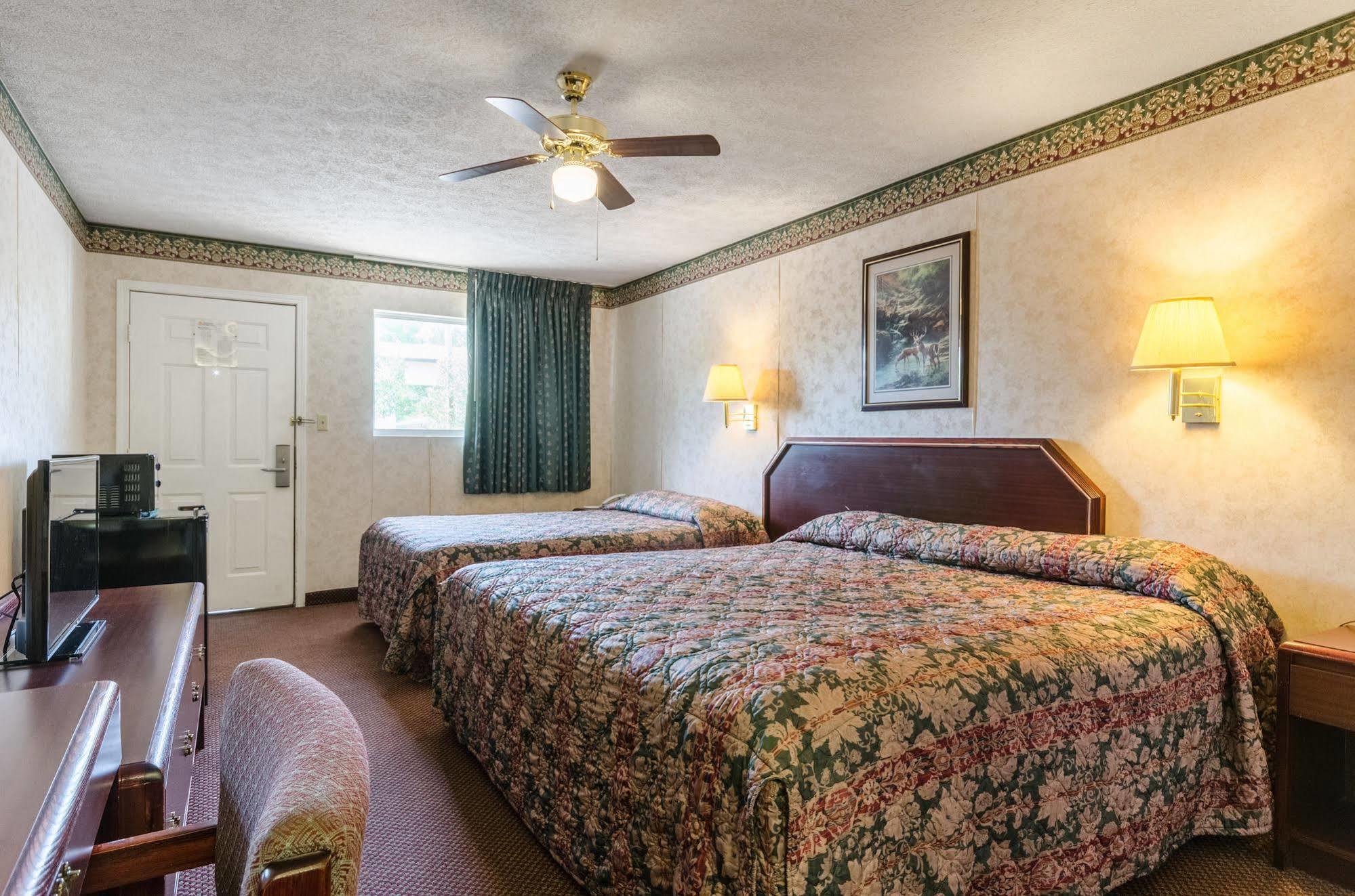 Deerfield Inn Parsons Экстерьер фото