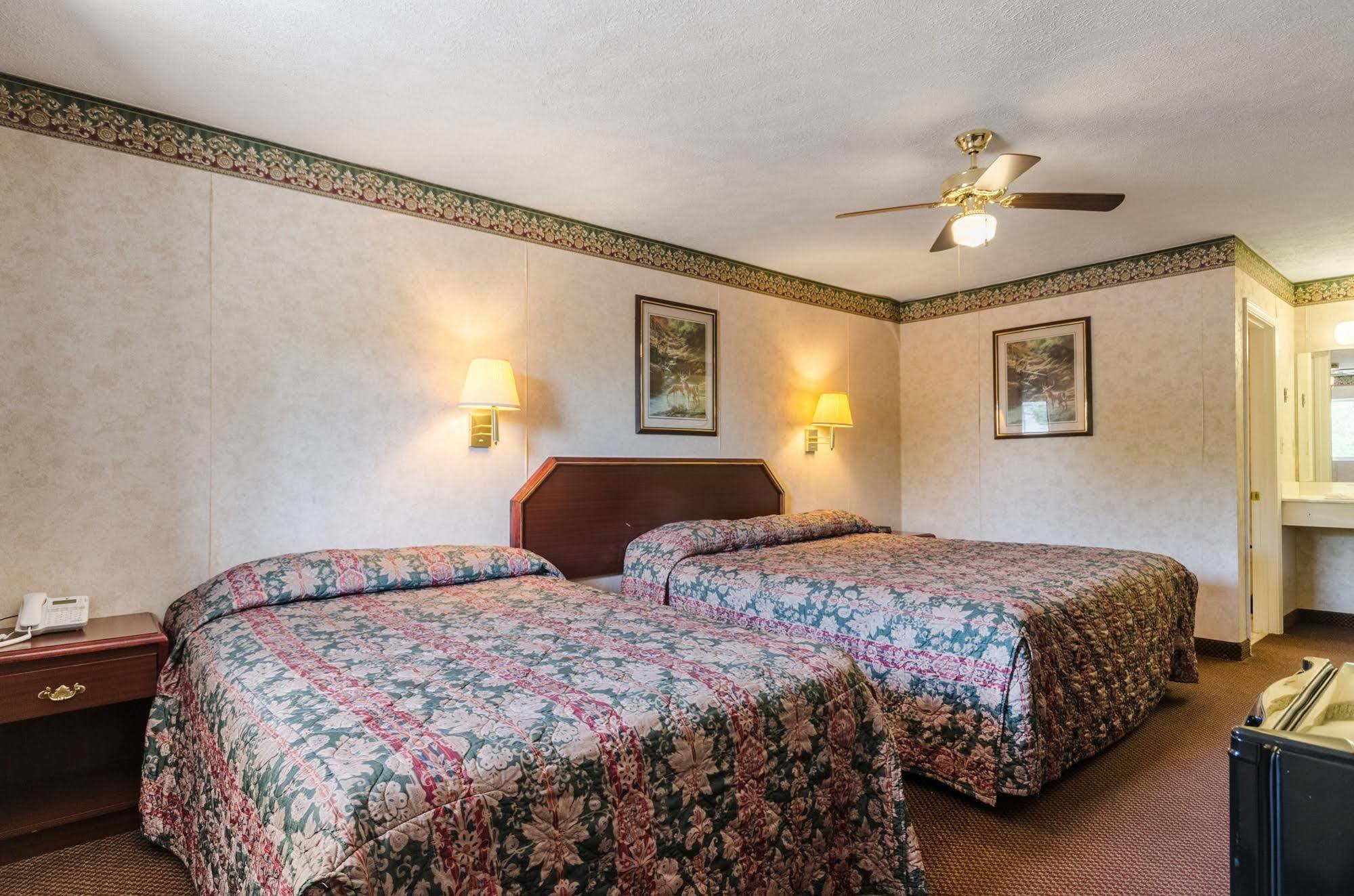 Deerfield Inn Parsons Экстерьер фото