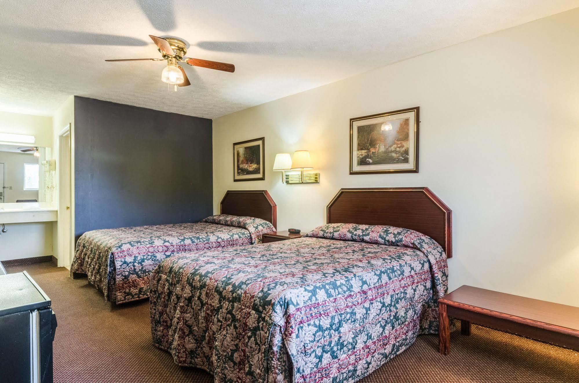 Deerfield Inn Parsons Экстерьер фото